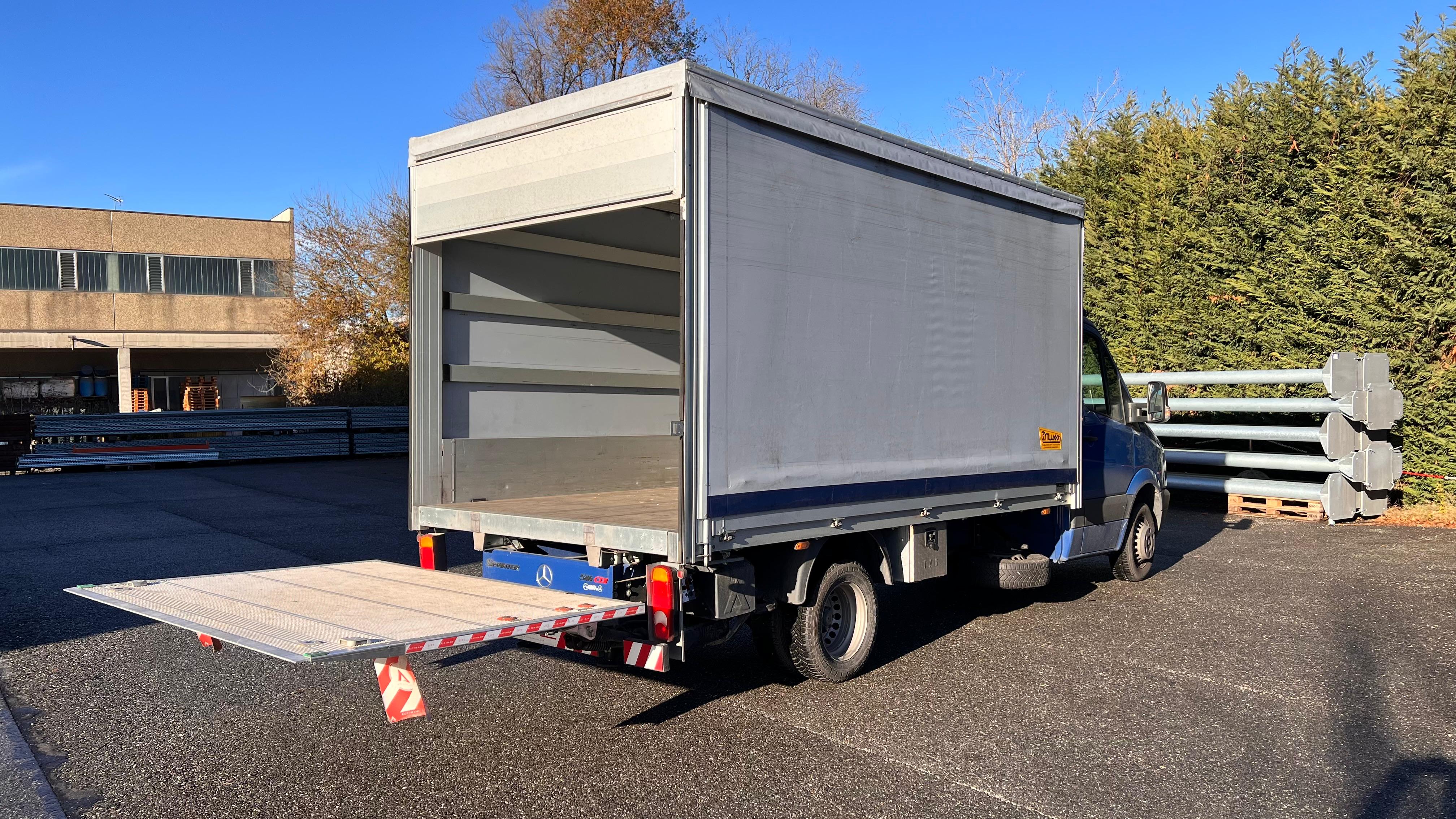 Camion con Sponda Idraulica